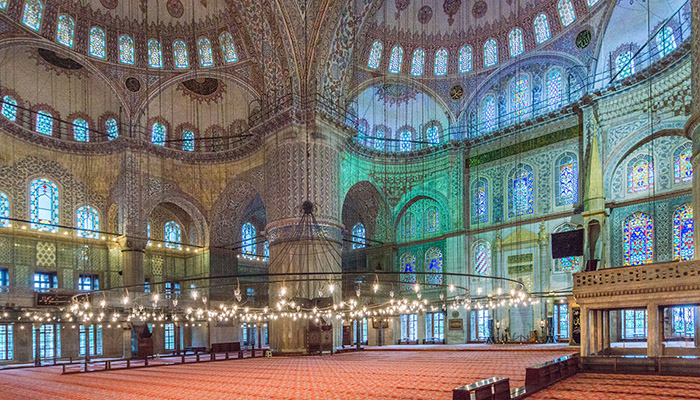 محیط داخلی مسجد